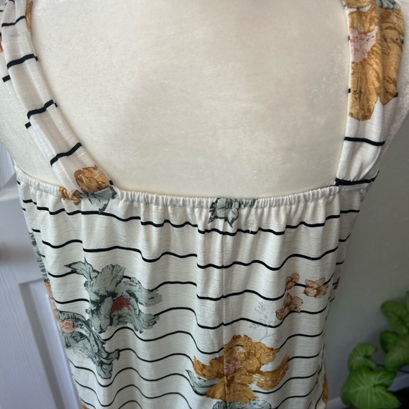 *Maurices Sleeveless Top - Picture 2 of 10